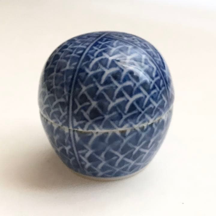 肥前有田　人間国宝　今泉今右衛門　香合