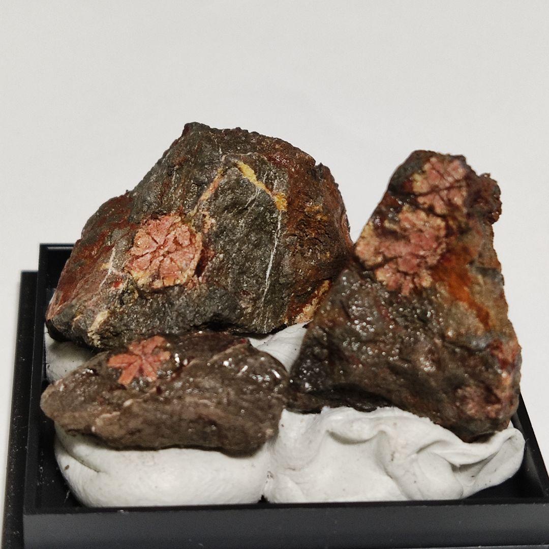 希少！パワーストーン　天然石　原石　桜石　母岩付　ケース入り　No.178