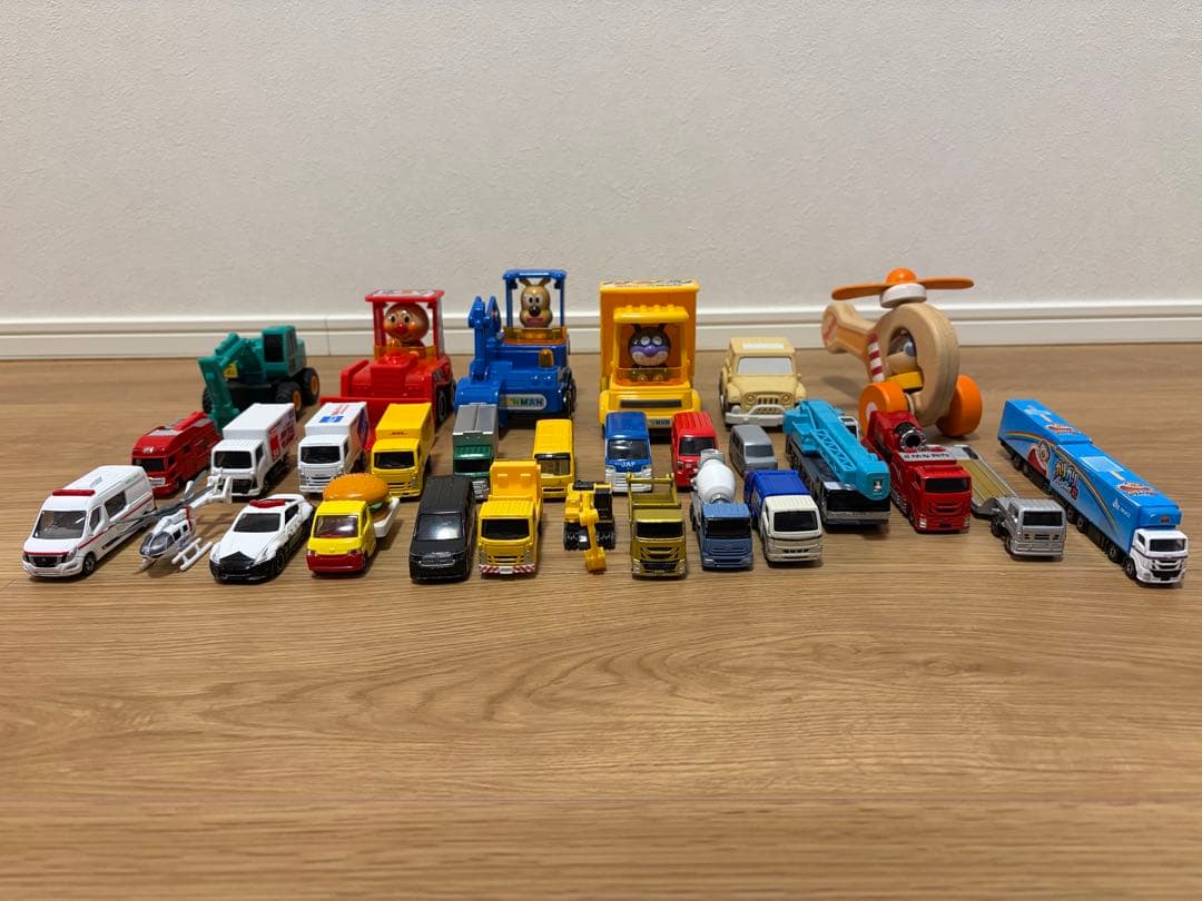 トミカ　アンパンマン　その他働く車　29点セット