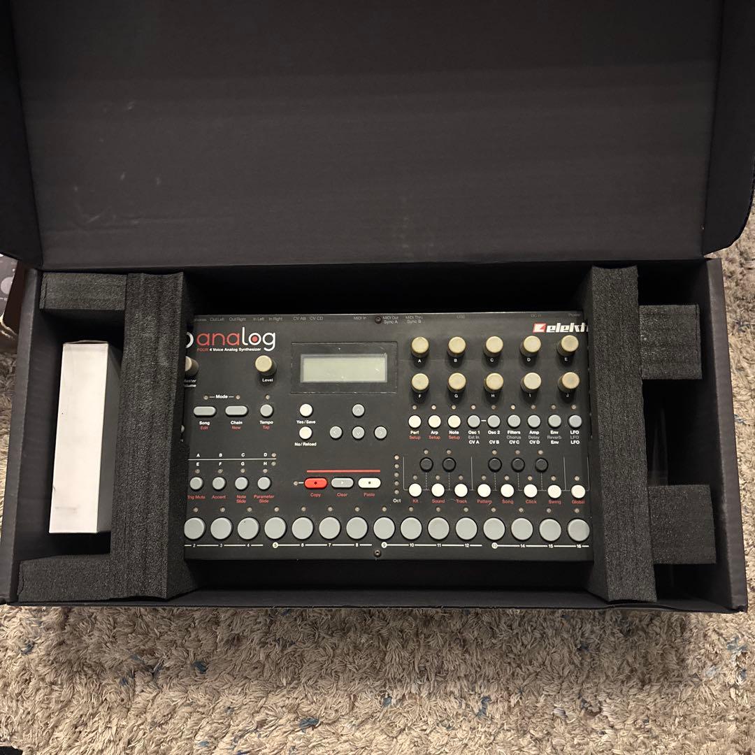 Elektron analog Four シンセサイザー 本体