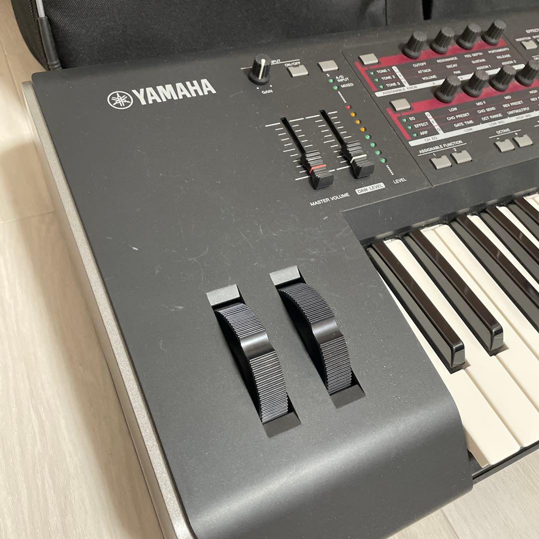 Yamaha MOX6 シンセサイザー