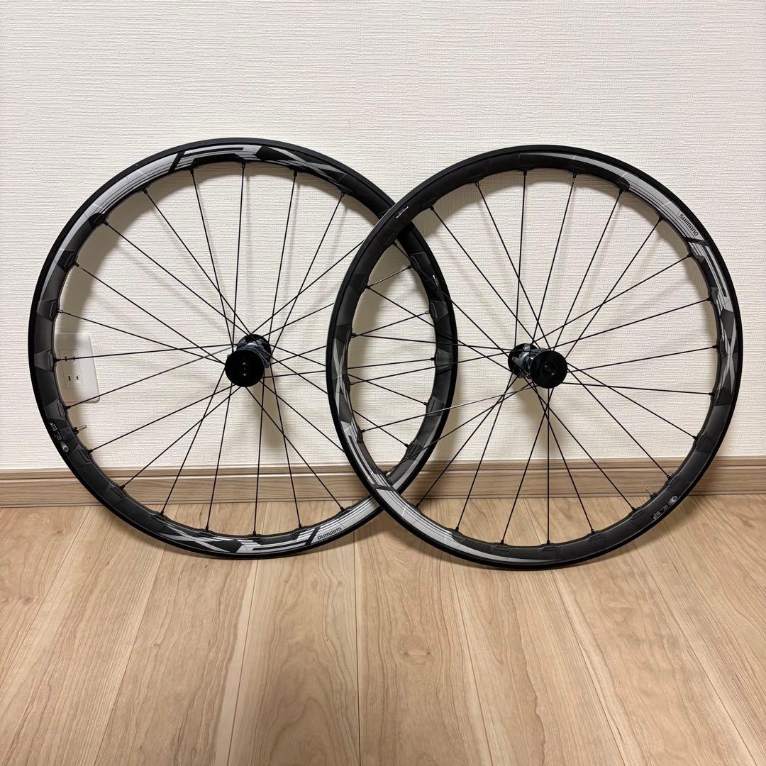 【ほぼ未使用品】シマノ WH-RX830-TL 700c フロントリア セット