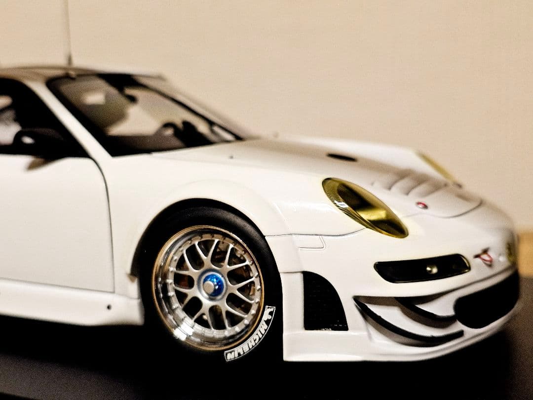 オートアート1/18ポルシェ911(997) GT3RSR 2010
