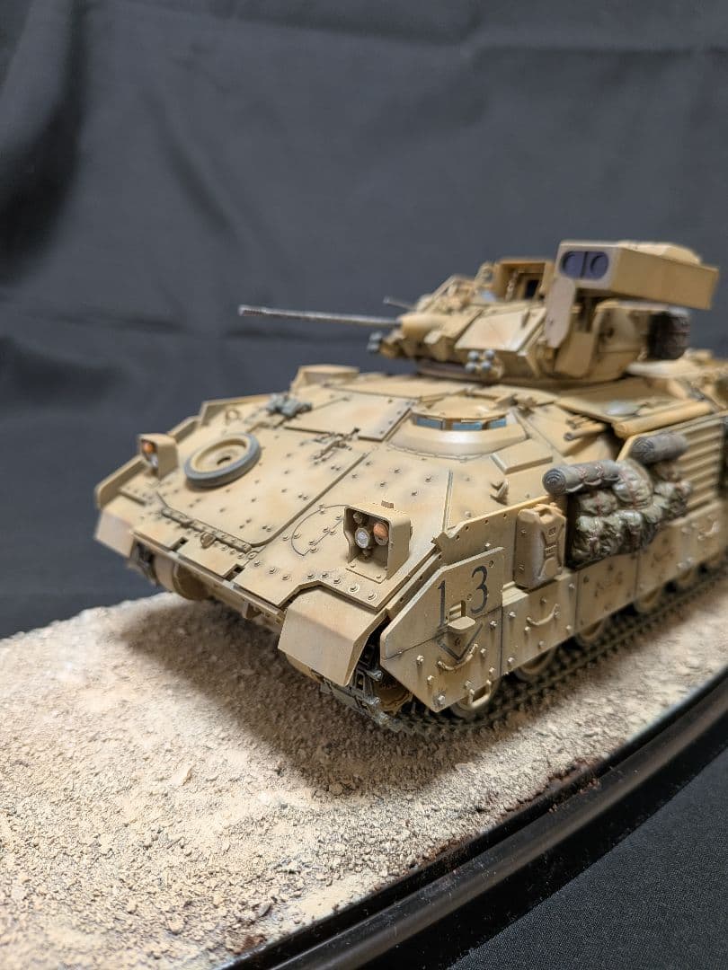 1/35 M2A2 ODS ブラッドレー歩兵戦闘車 完成品