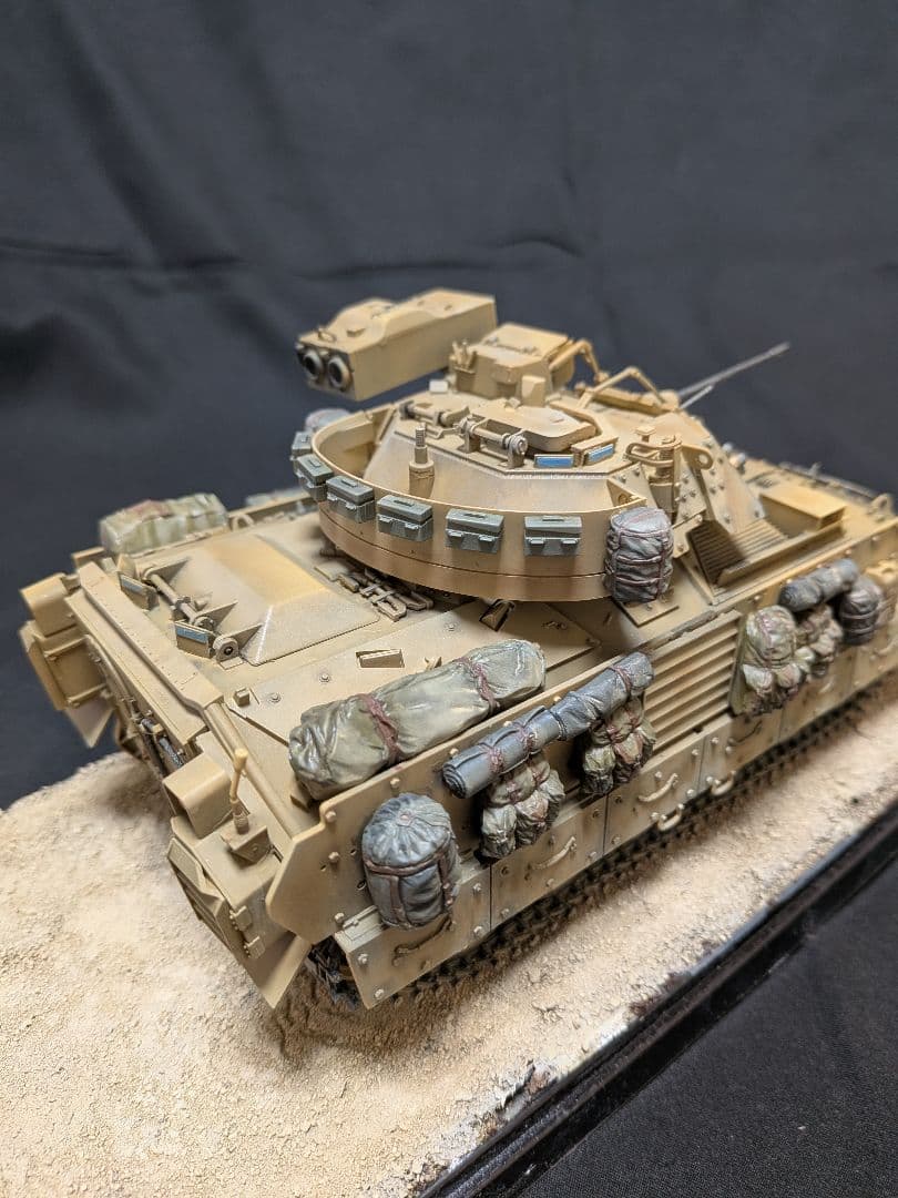 1/35 M2A2 ODS ブラッドレー歩兵戦闘車 完成品