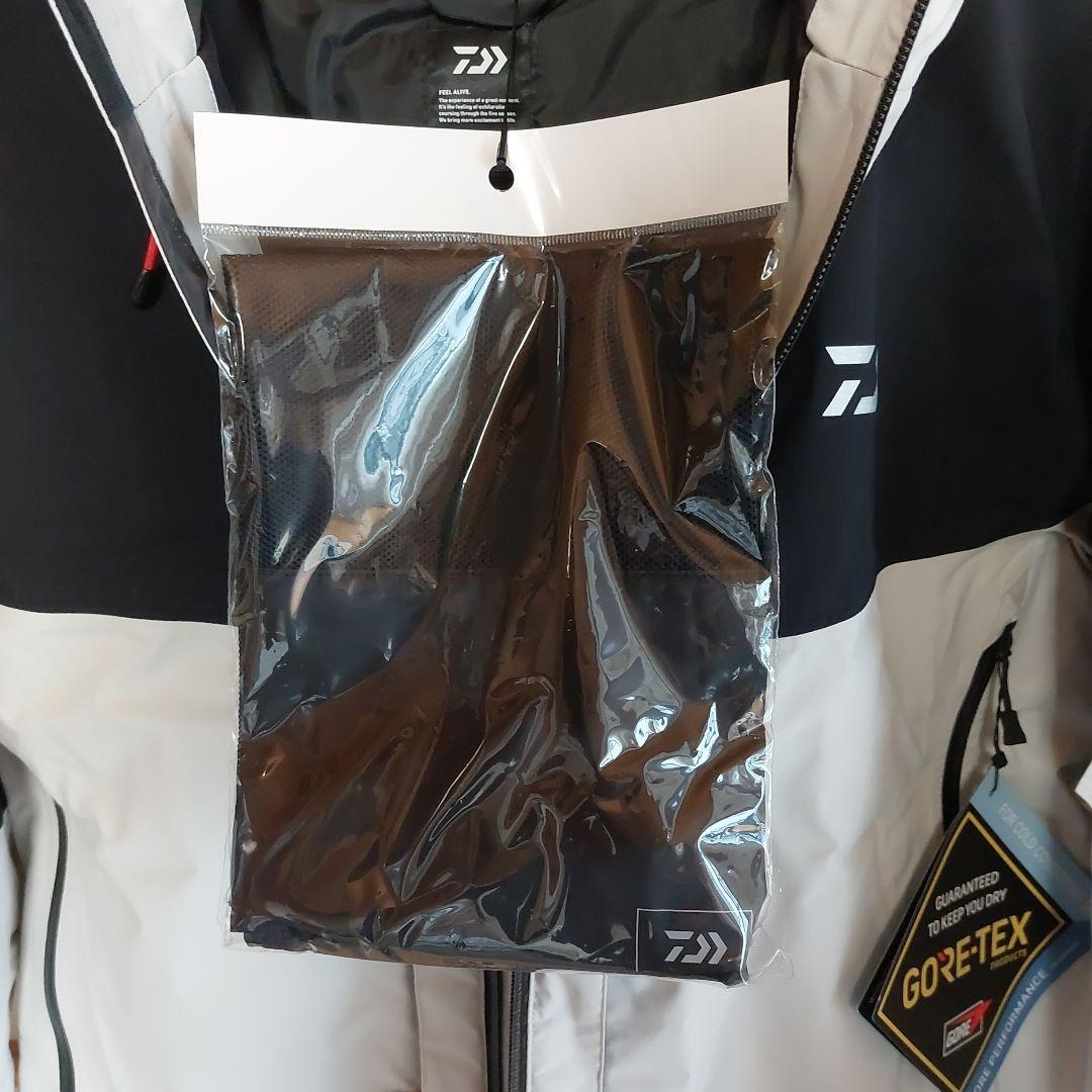 新品　未使用　ダイワ　GORE-TEX DW-1822 　ウィンタースーツ