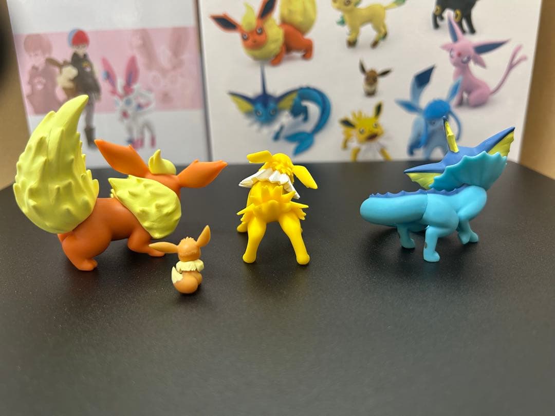 ポケモン　スケールワールド　フィギュア　イーブイ進化セット　ボタン＆ニンフィア