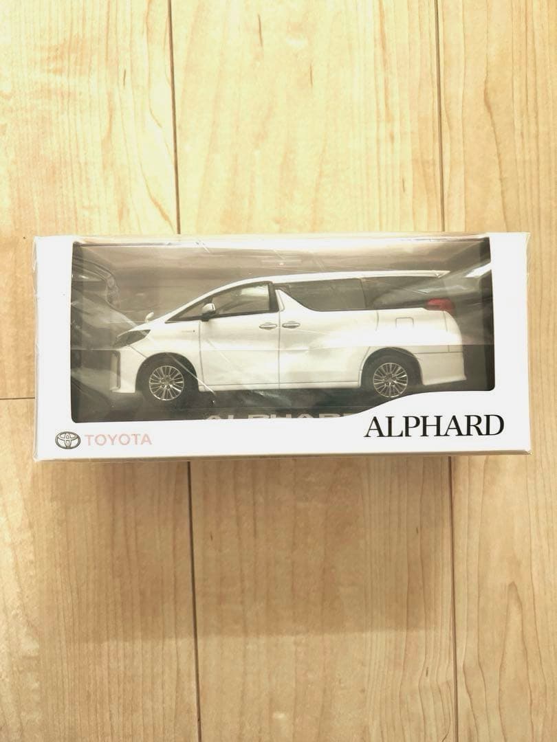 非売品　 TOYOTA ALPHARD 1/ 30ミニカー