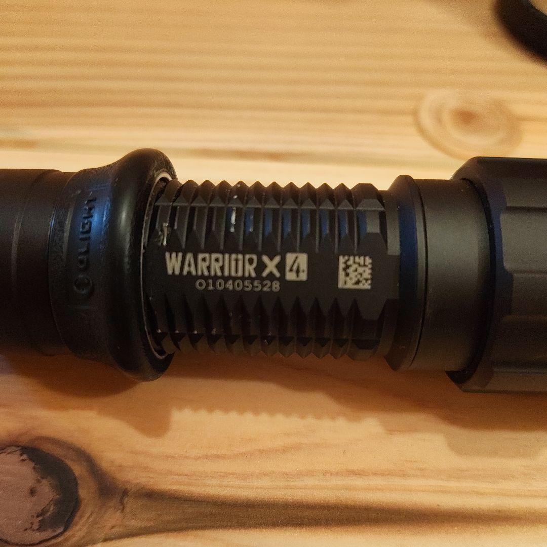 OLIGHT WARRIOR X 4　懐中電灯 高輝度LED