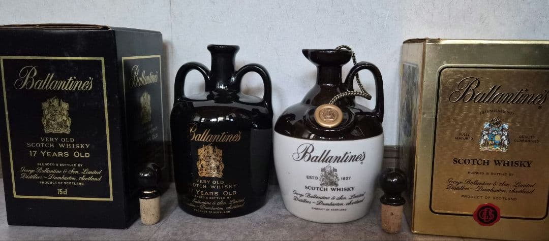 未開栓・箱付 バランタイン 17年 黒陶器 ＆ フラゴン 陶器ボトル 2本セット