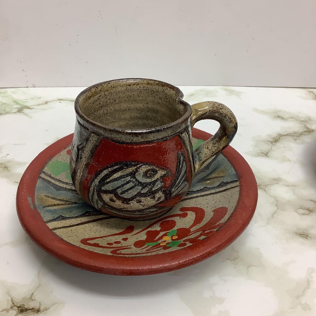 新品　沖縄県壺屋焼　小橋川清正　やちむん　赤絵魚紋　カップ&ソーサー　琉球陶器