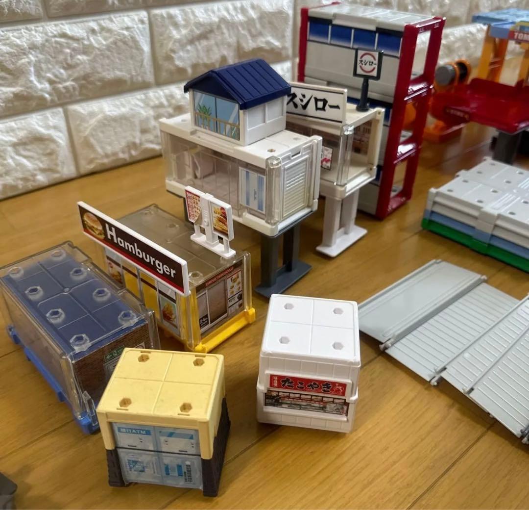タカラトミー　トミカタウン　トミカワールド　工場　エネオス　駐車場　洗車場　交番