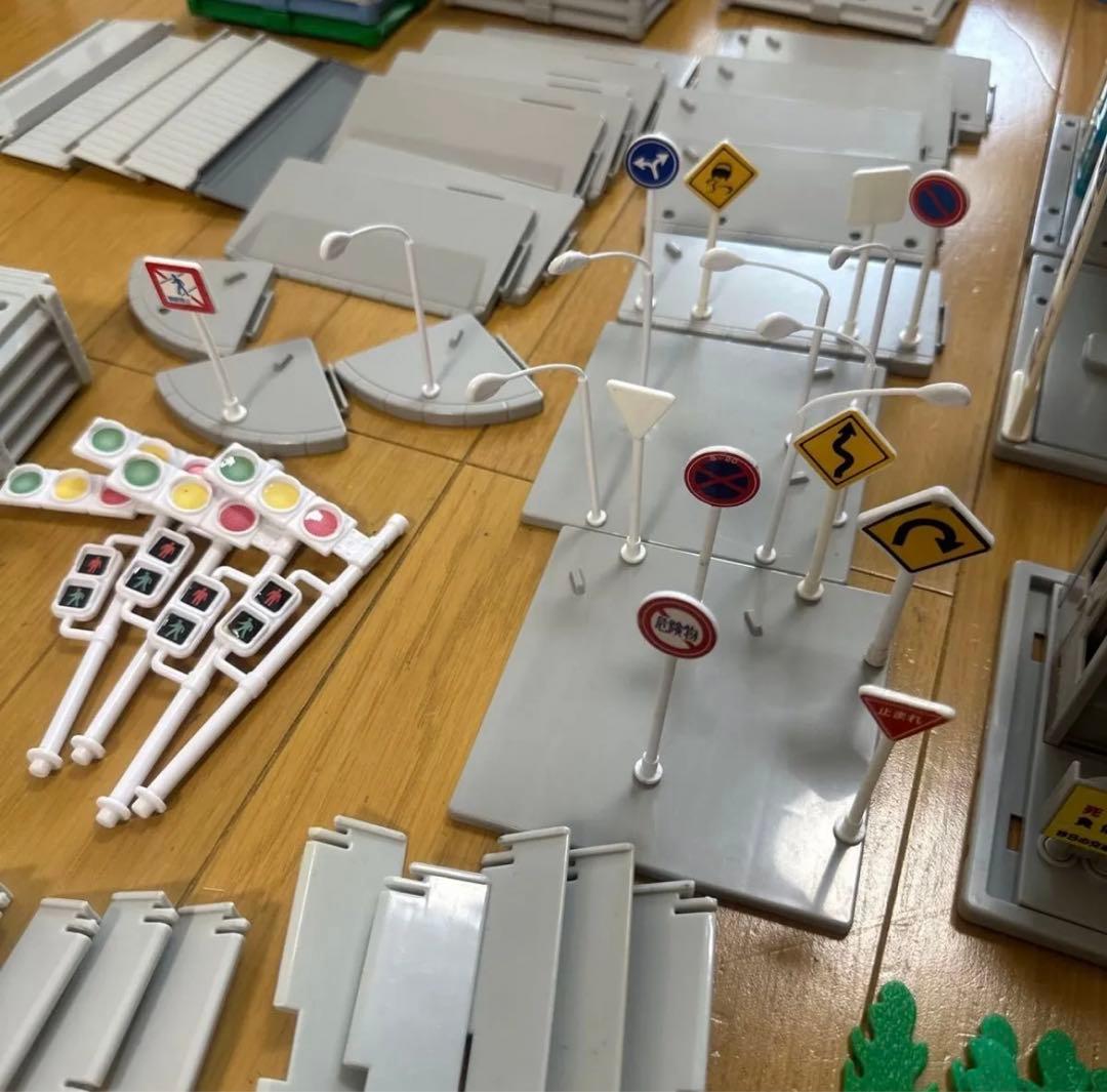 タカラトミー　トミカタウン　トミカワールド　工場　エネオス　駐車場　洗車場　交番