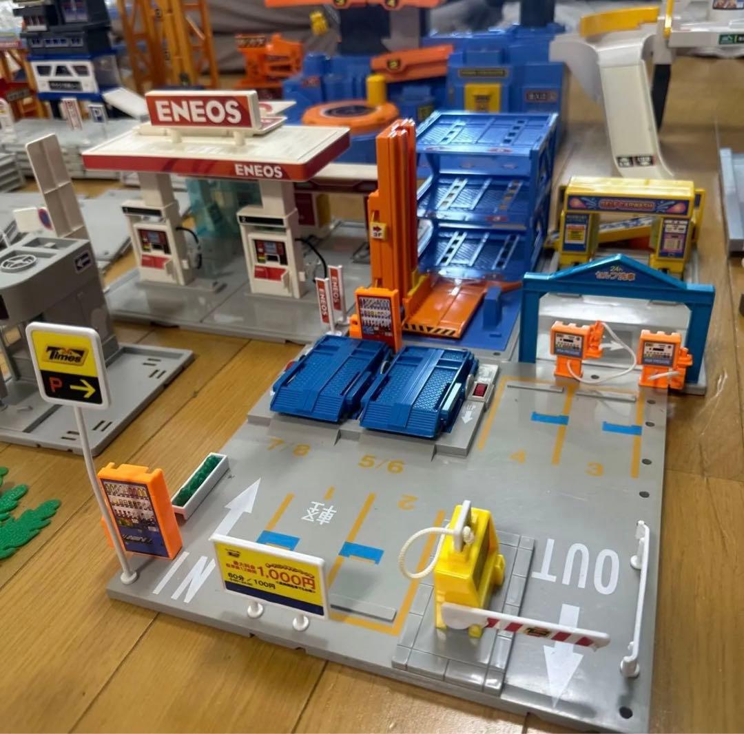 タカラトミー　トミカタウン　トミカワールド　工場　エネオス　駐車場　洗車場　交番