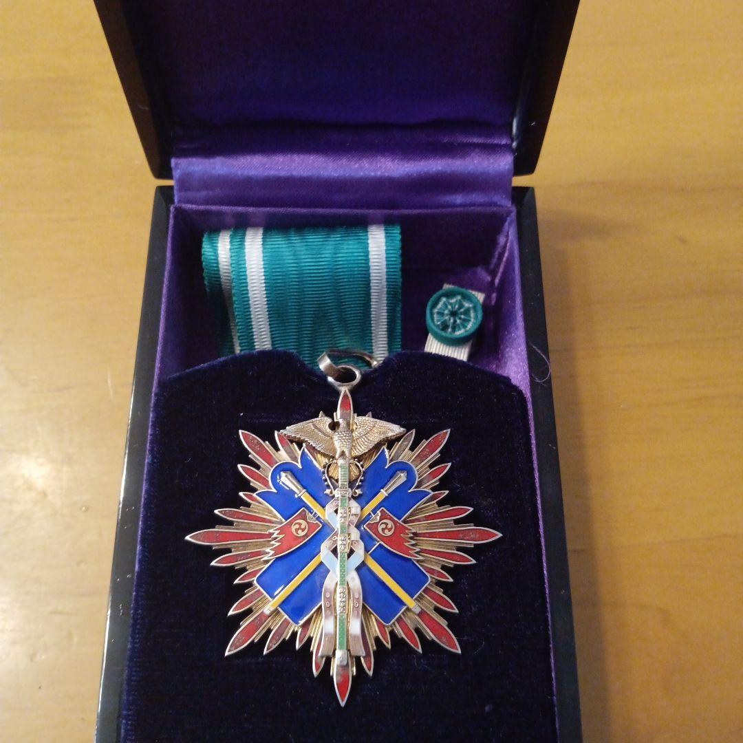 【本物保証 極美品】功三級金鵄勲章 明治勲章 初期型 略綬付 完品 勲章 徽章