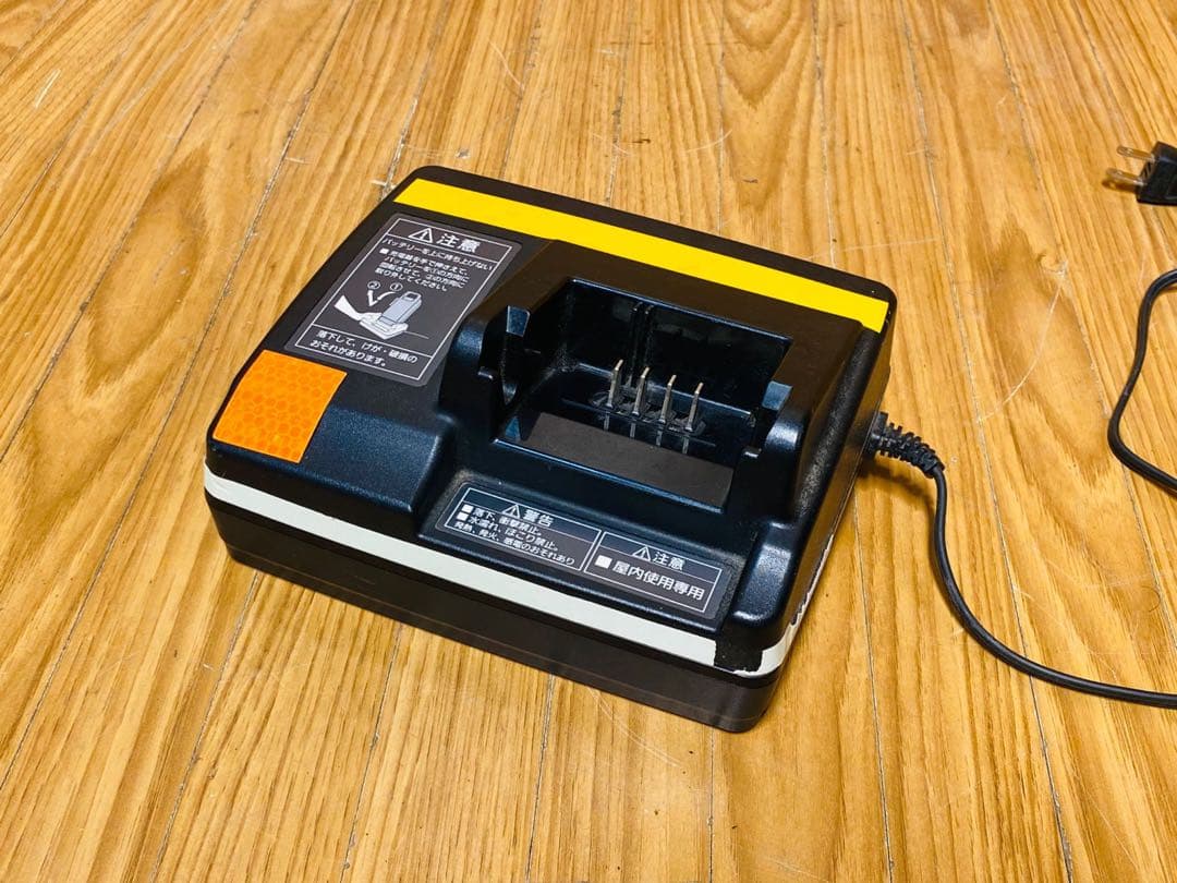 Panasonic 電動自転車用充電器 NKJ073Z 日本制