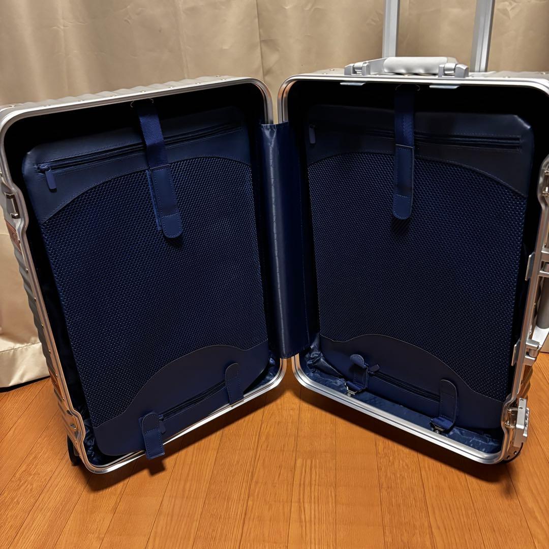 【美品】60L ABS＋PC 素材 ハードキャリー TSAロック ストッパー付き