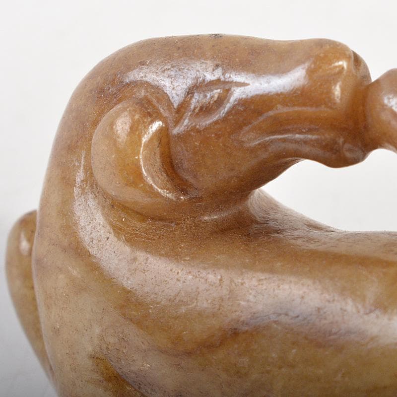 中国　玉石白玉彫刻　神獣　根付　紙鎮　置物　C　7706E