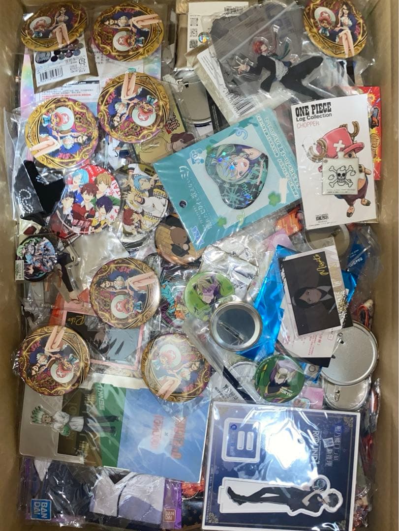 アニメグッズ ノンジャンル大量 缶バッジなど まとめ売り 140サイズ