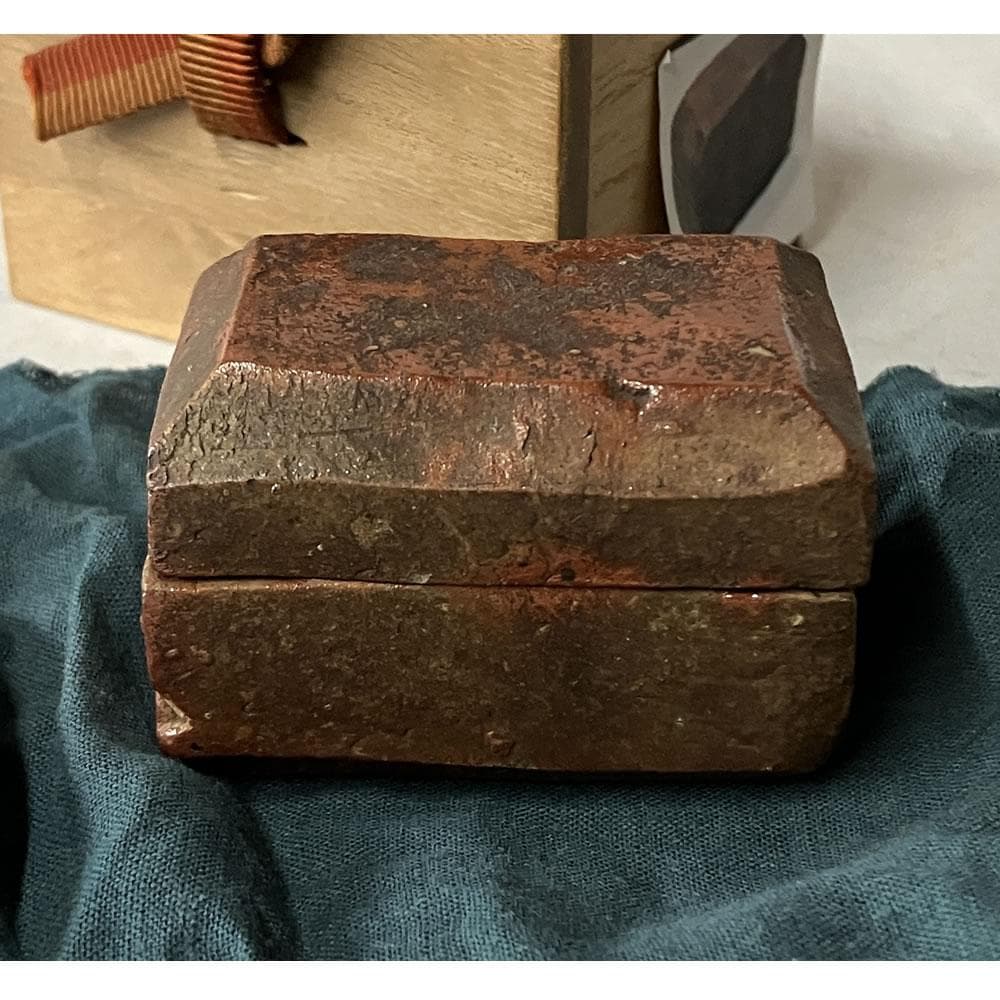 p036 古備前 香合 刻印 木箱入り 時代 茶道具