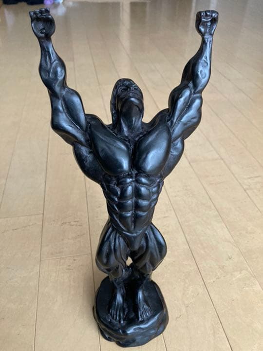 マッスルボディ　像　マッチョ　ゴールドジム通いの方へ　筋トレのお供に