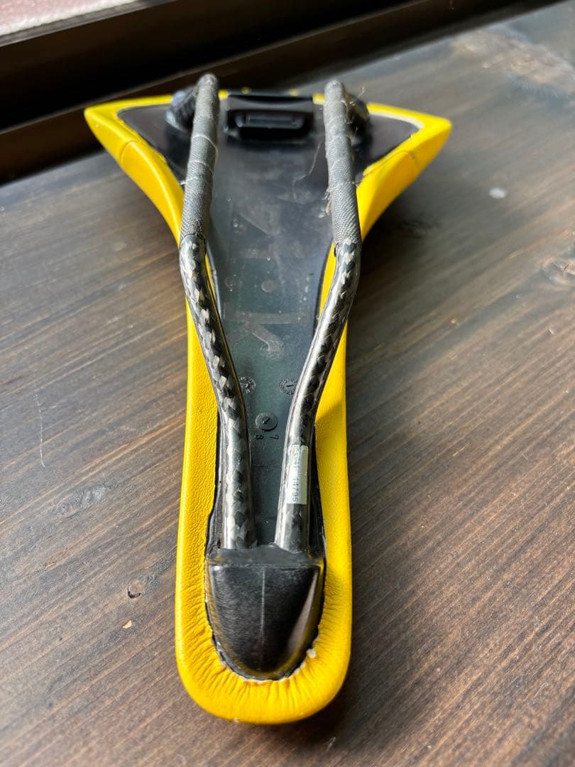 fizik サドル ANTARES ツールドフランスマイヨジョーヌモデル