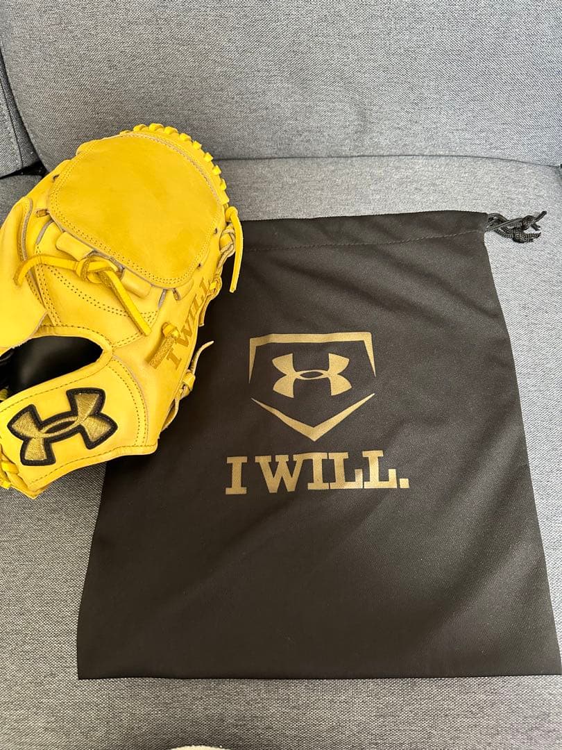 美品　アンダーアーマー　軟式　投手用　グローブ