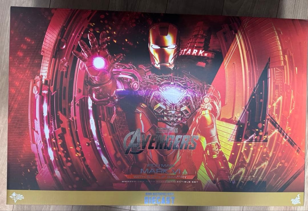 ホットトイズ　アイアンマン・マーク６ （２.０版）［パワードスーツ装着機付き］
