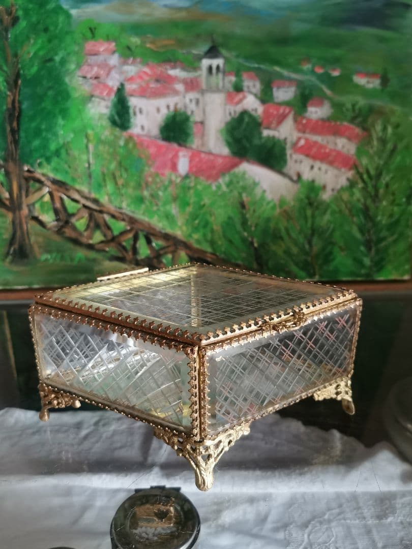 アンティークフランス 格子グラヴィール硝子菱形ジュエリーケース 三つ葉金細工装飾