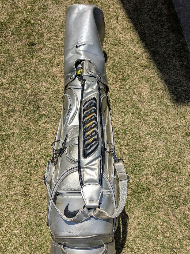 ナイキゴルフ　キャディーバッグ　シルバー　おまけつき