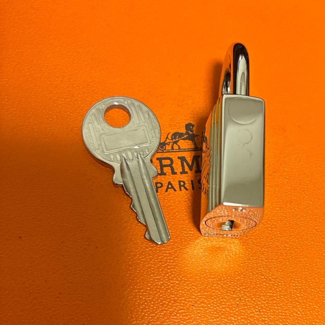 エルメス シルバー　カデナ　南京錠　パドロック　鍵　キー　NO124