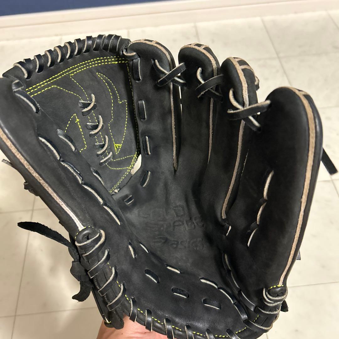 野球グローブ 黒と黄色 レザー製