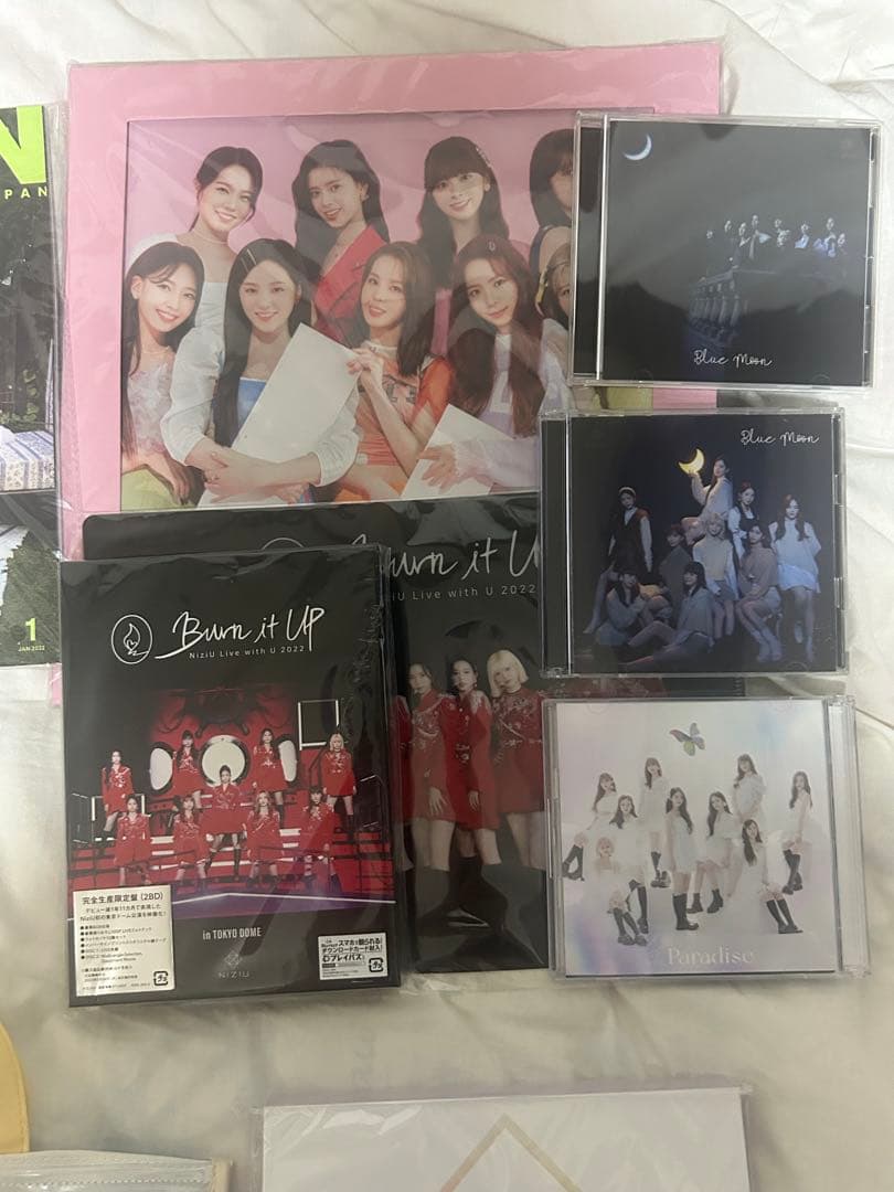 NiziUグッズ　まとめ売り　アヤカ缶バッチ　ANOグッズ　うちわ　　銀テ