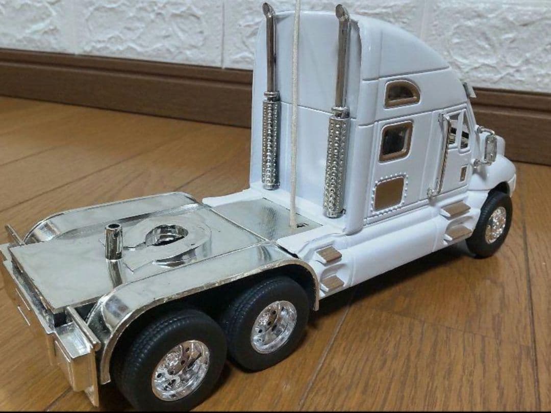 ラジコン　トレーラー詳細②　アメリカンスタイルトレーラーヘッド