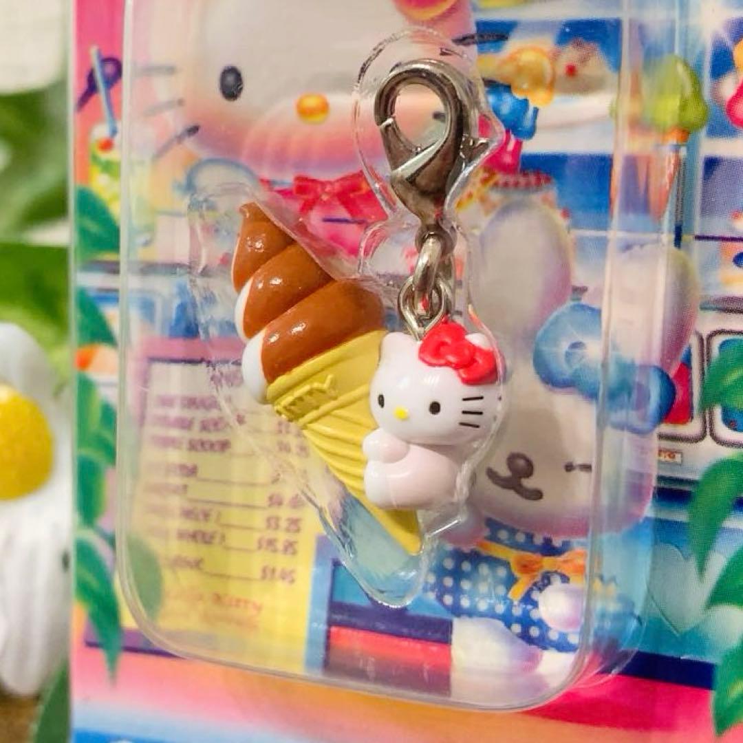 【レア】ご当地キティ　クールスイーツ　ファスナーマスコット　ツインソフトクリーム