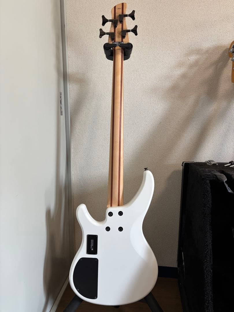 YAMAHA TRBX304 White ベース