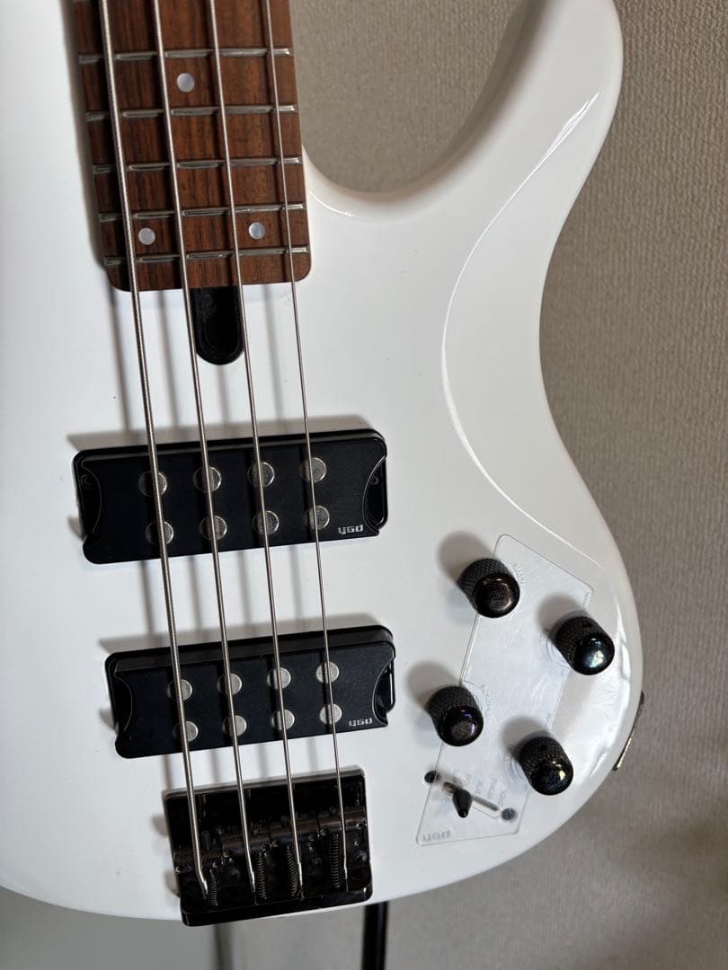 YAMAHA TRBX304 White ベース