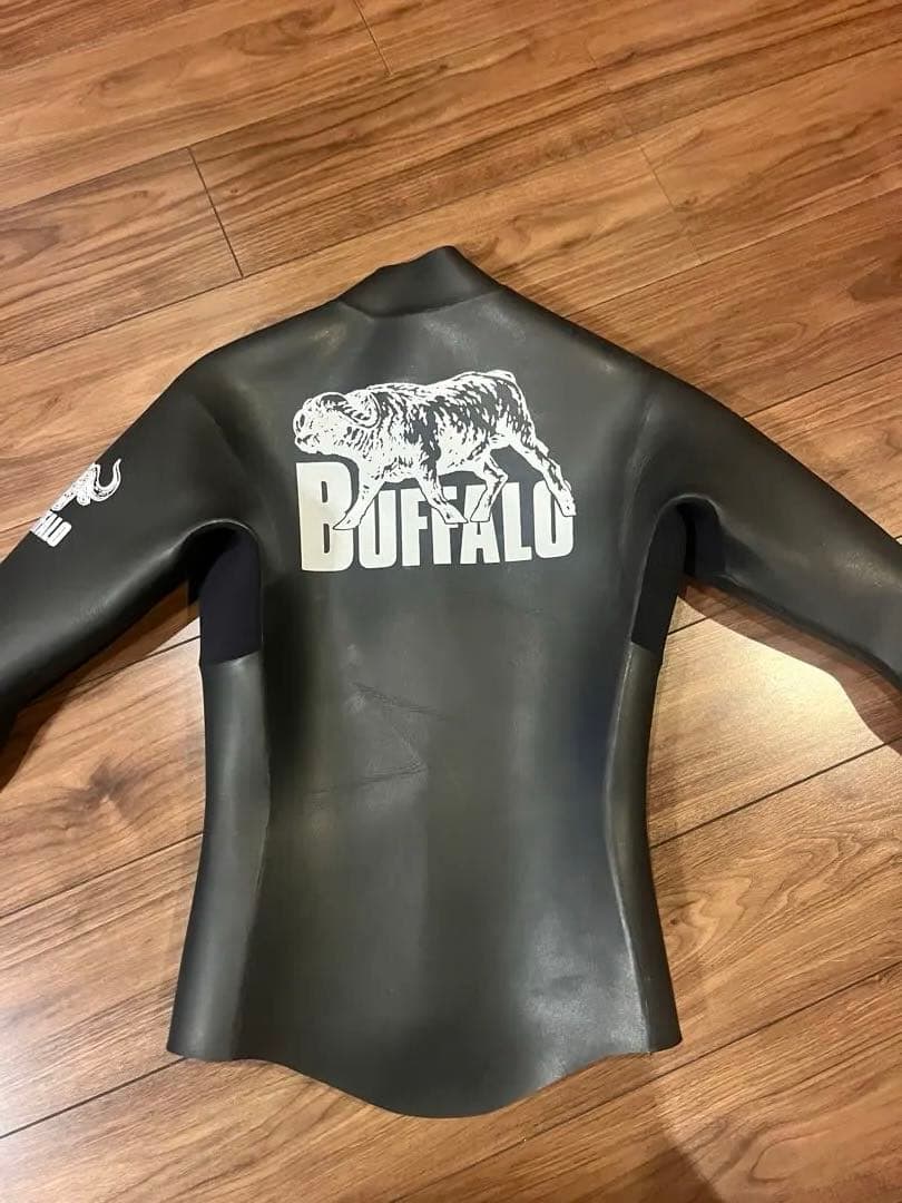 BUFFALO ウェットスーツ タッパー