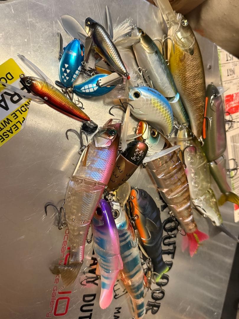 【バス釣り用品まとめ売り】リール、ルアー、ワーム大量セット　タックルボックス付き