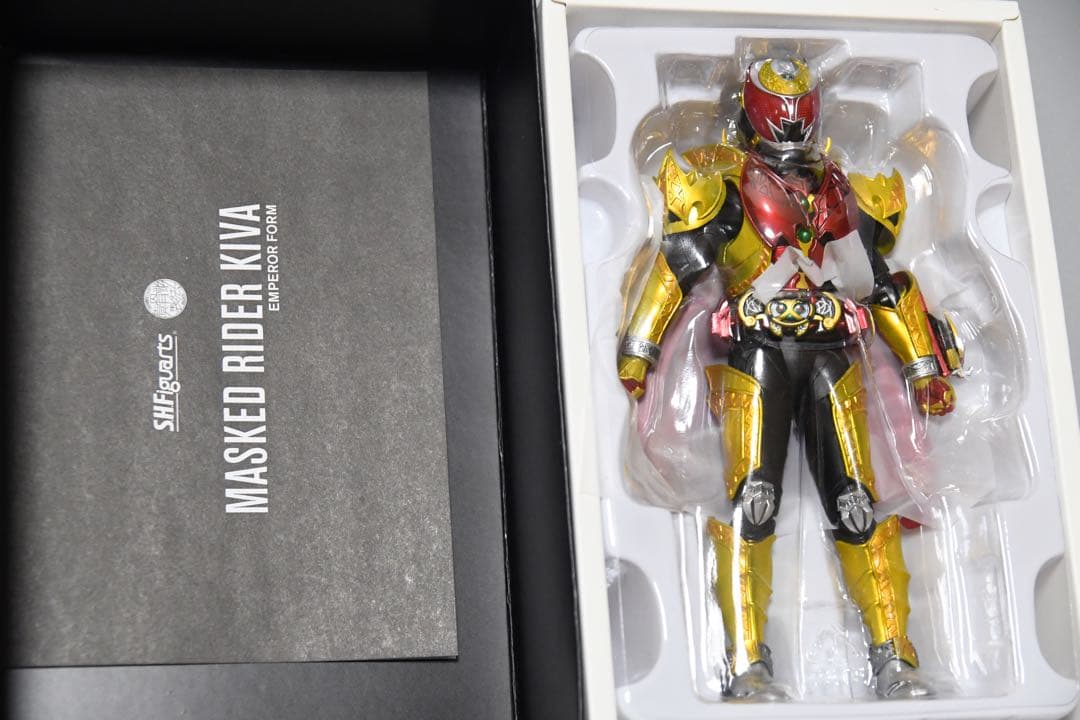 shフィギュアーツ真骨彫製法仮面ライダーキバ　セット