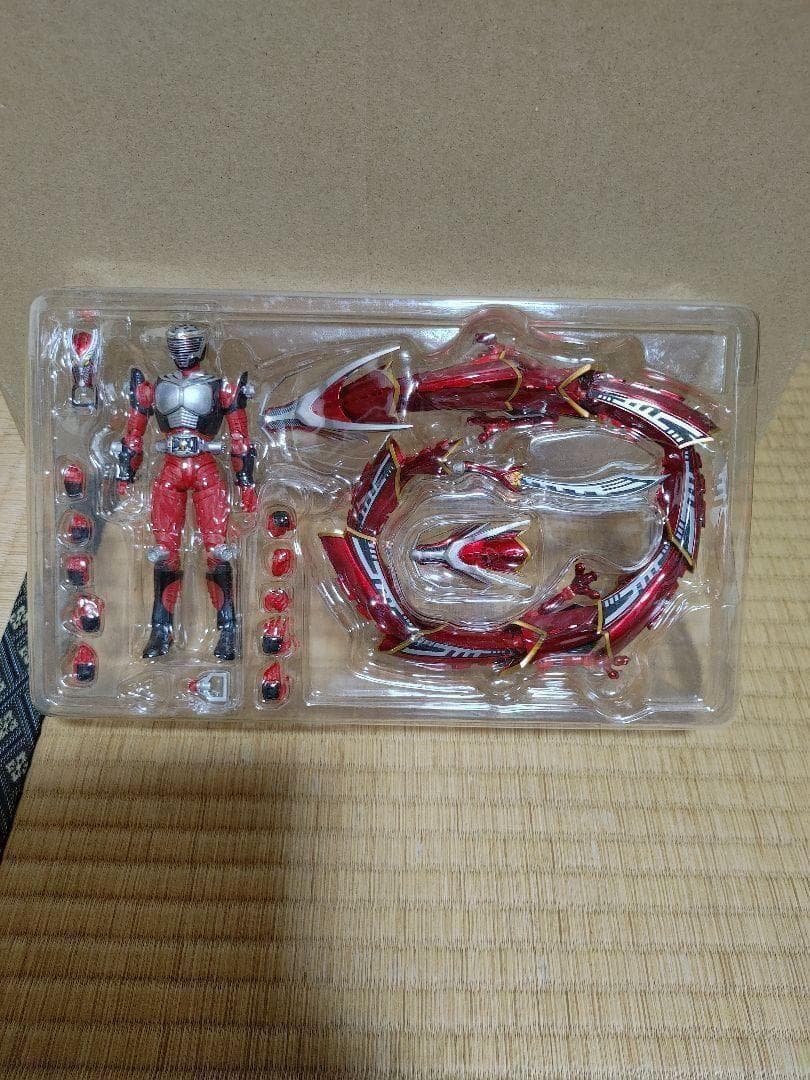 S.H.Figuarts 　仮面ライダー龍騎&ドラグレッダー