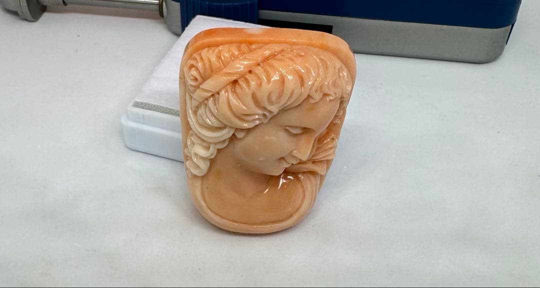 09096天然珊瑚彫刻オレンジ色の美人