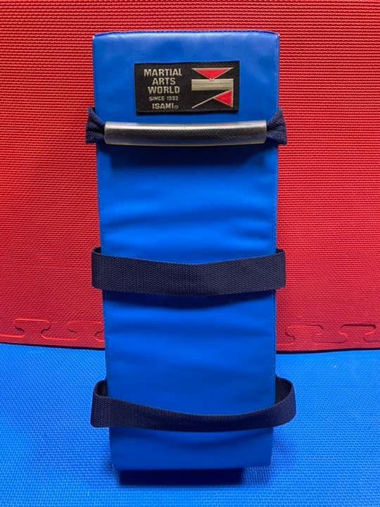 古田選手　サイン入りキックミットISAMI martial arts world