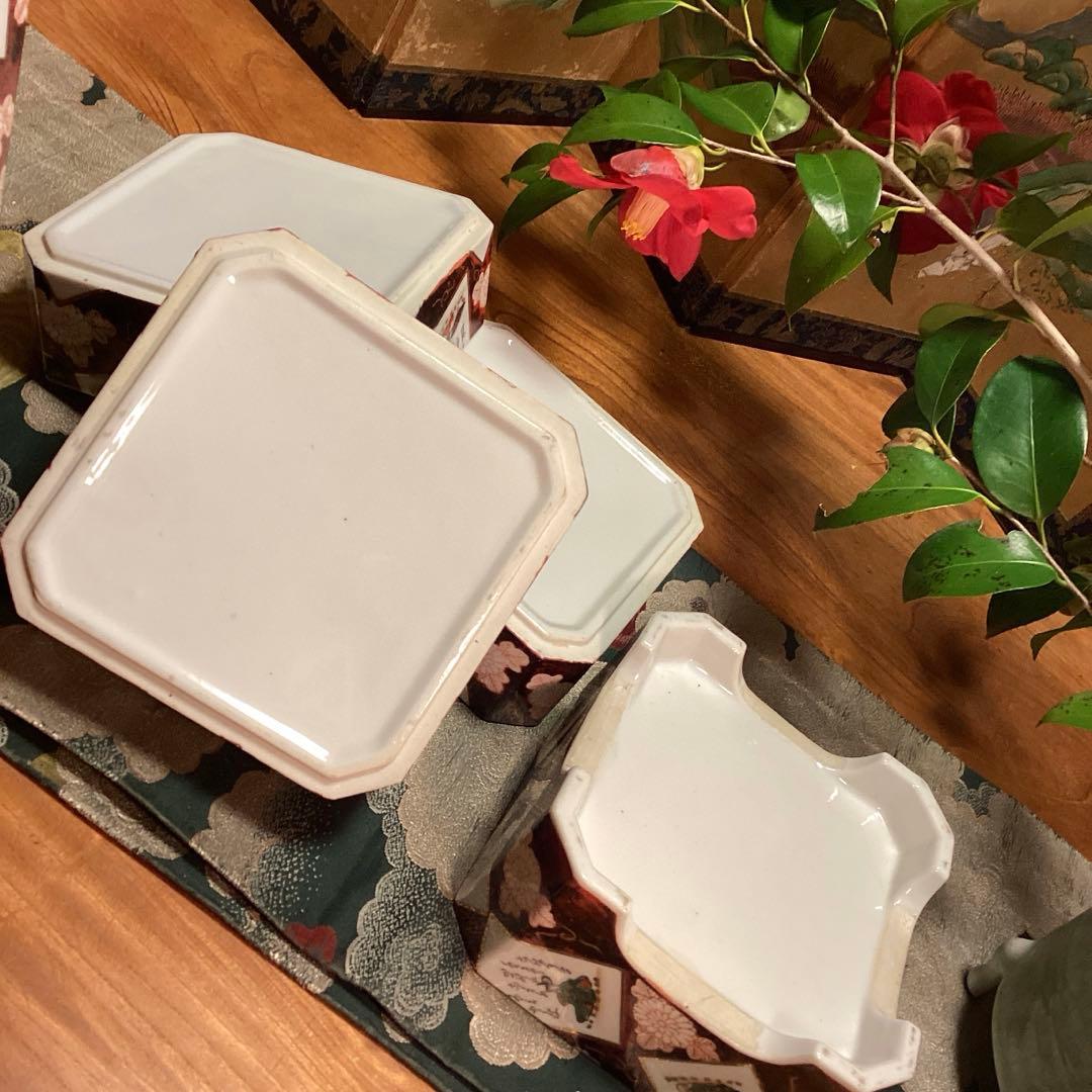 A1040 時代物　九谷焼　金襴手　百人一首カルタ紋様４段重箱　yuu❣️