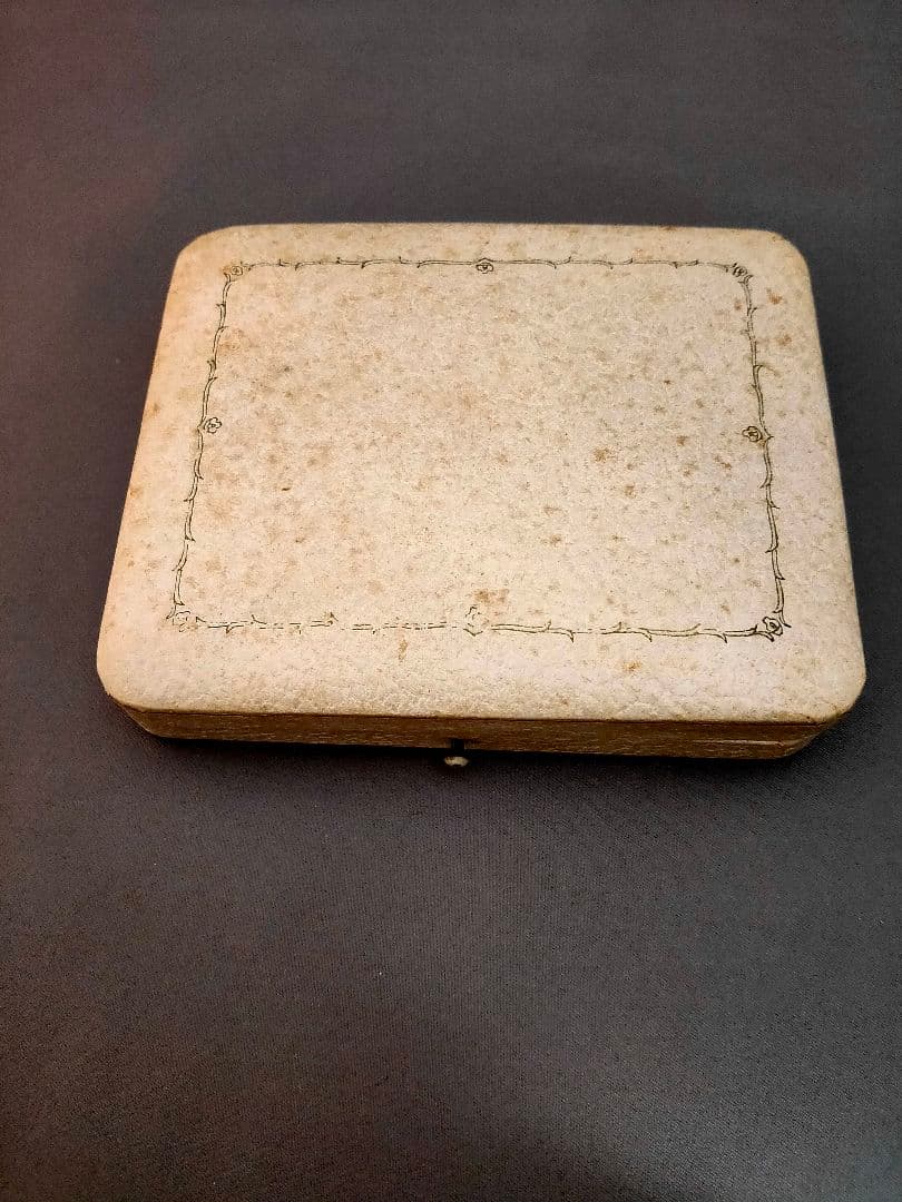 人間国宝 富本憲吉 花紋 帯留め （資生堂共箱）