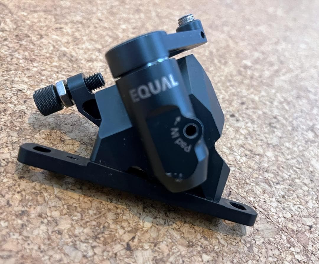 Equal ディスクブレーキキャリパー フラットマウント グレー