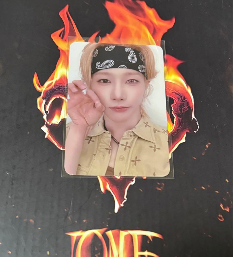 出回りなし XLOV EVERLINE ルイ トレカ 미공개 포토카드