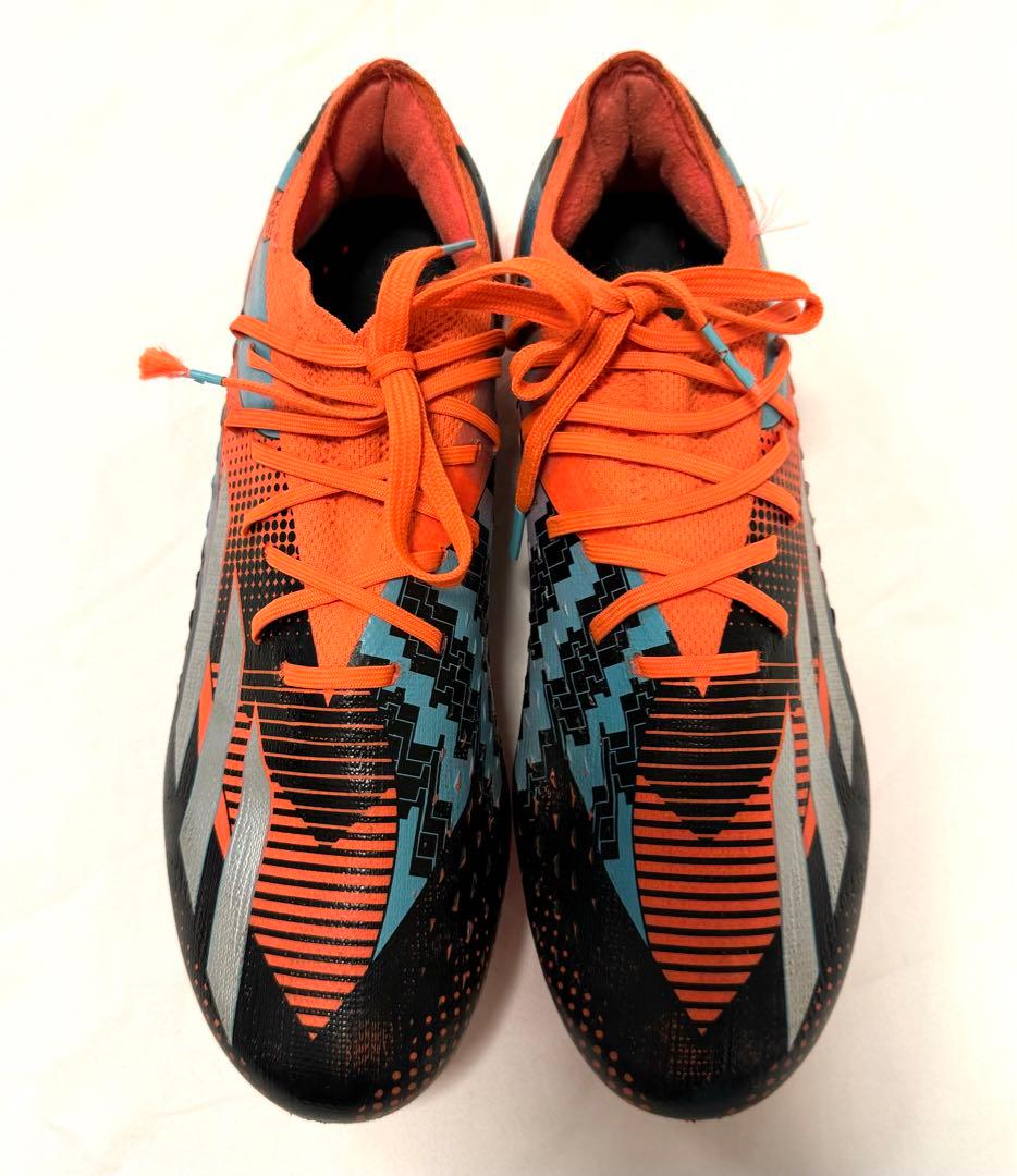 サッカーシューズ オレンジ・黒・青 ストライプデザイン