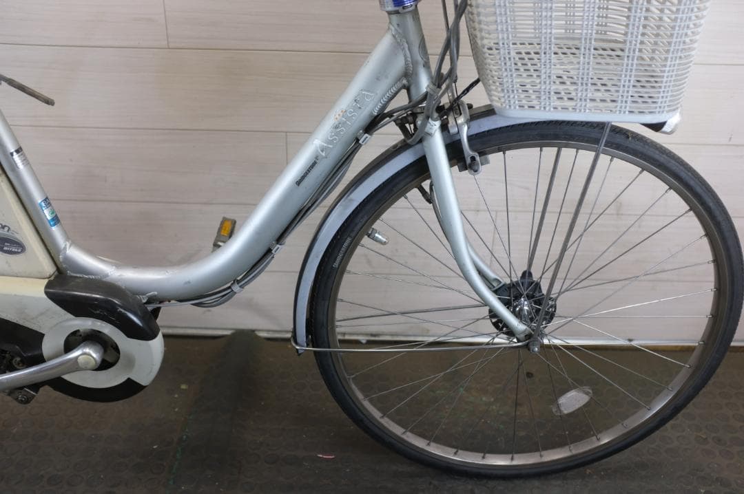 良品新基準　ブリヂストン製　アシスタ　26インチ　3段　4.0Ah充電器あり