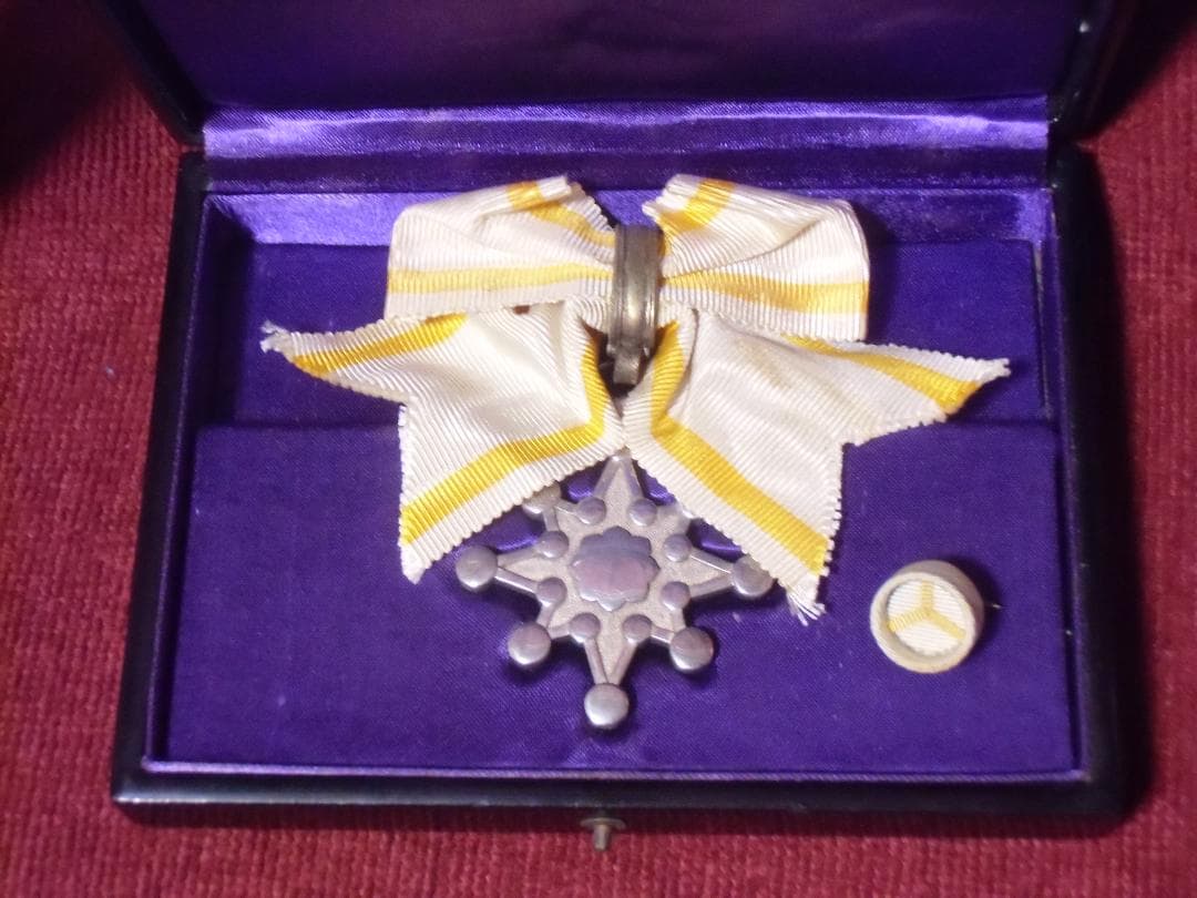 わ*ん様 ●日本の勲章/徽章＊勲八等＊瑞宝章＊女子用（実物）